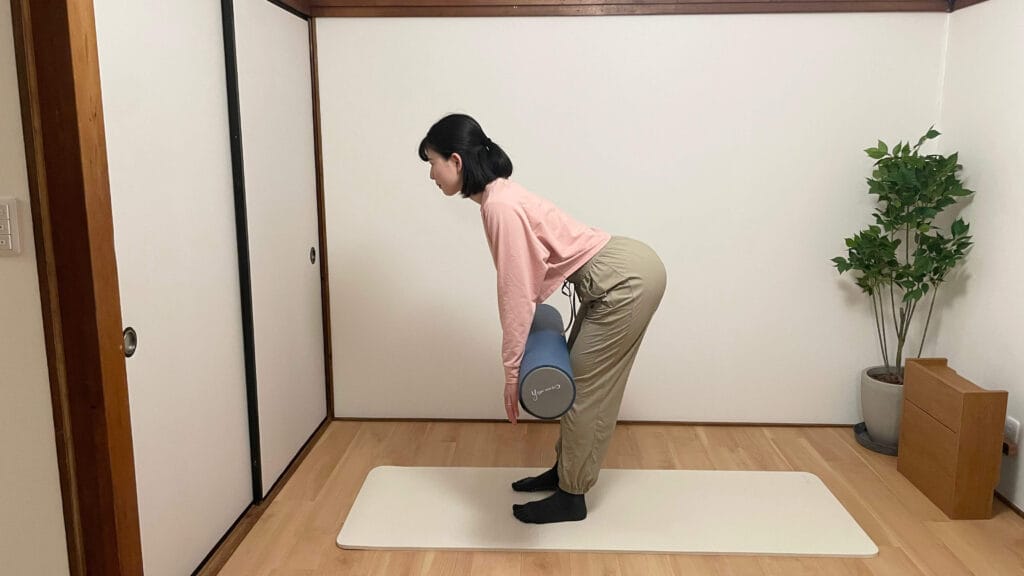 鎌倉・藤沢のマンツーマンピラティスジムで股関節主導のスクワットを行う様子 2